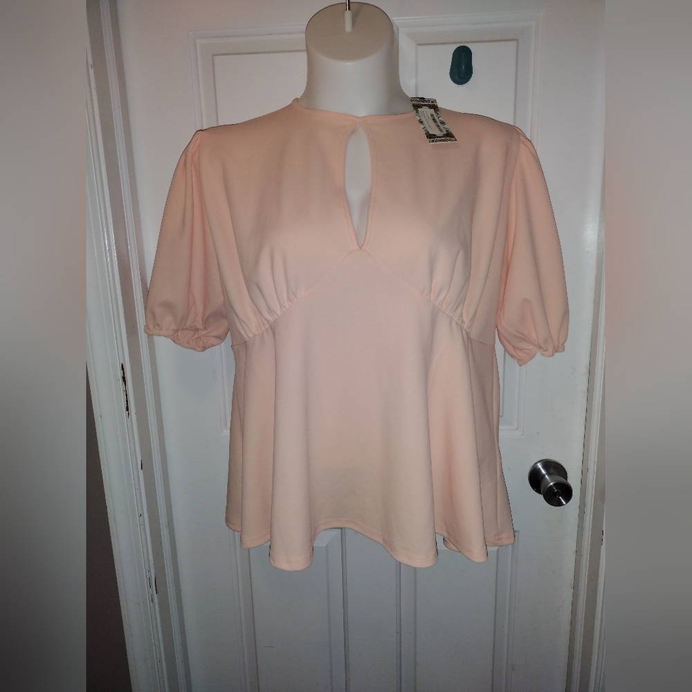 🆕️Boohoo PLUS KEYHOLE PUFF SLEEVE Cinched Waist top Sz 20 NWT